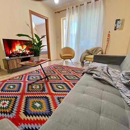 Апартаменты *Heart Of New Bazaar 1 Bed Apt* Тирана Экстерьер фото