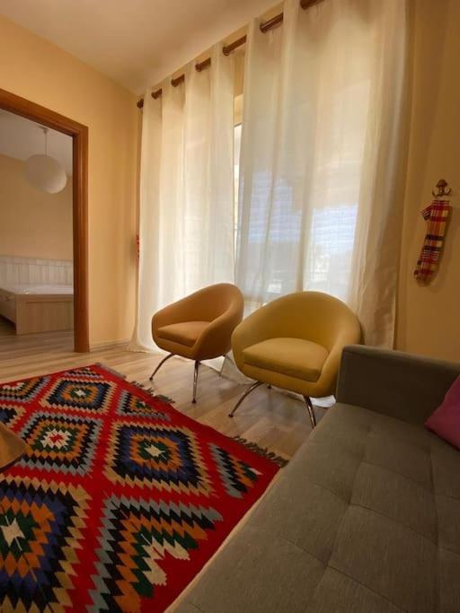 Апартаменты *Heart Of New Bazaar 1 Bed Apt* Тирана Экстерьер фото