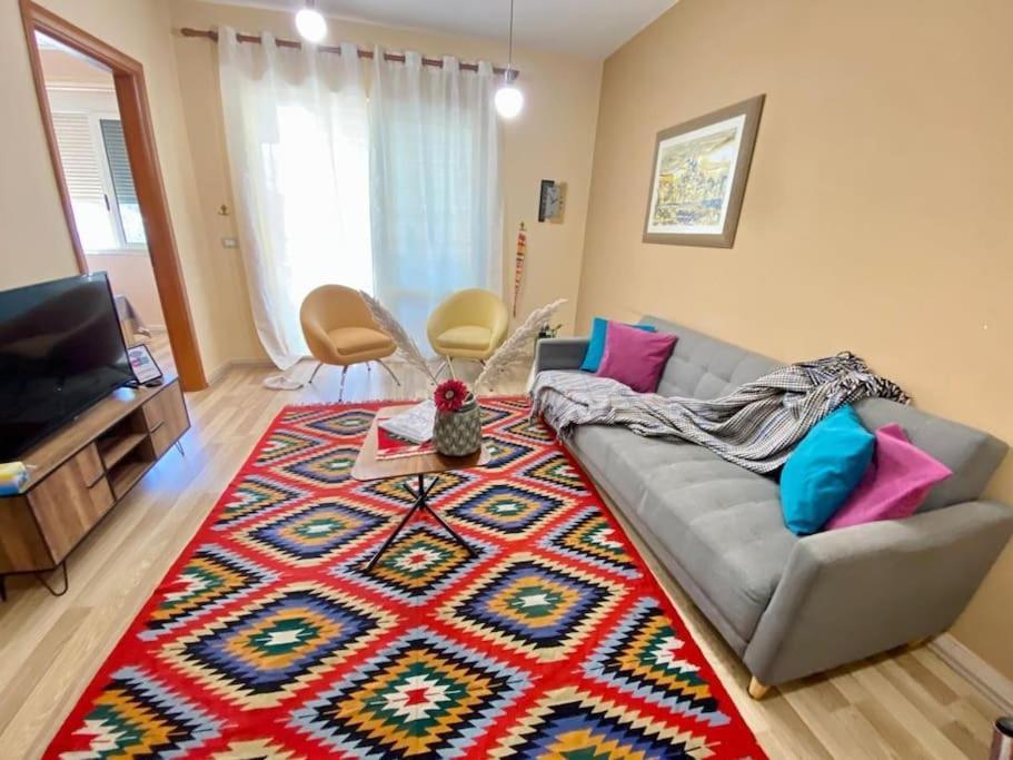 Апартаменты *Heart Of New Bazaar 1 Bed Apt* Тирана Экстерьер фото
